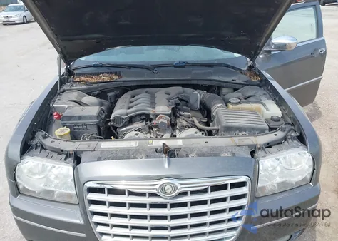 2010 Chrysler 300 Touring/Signature Series/Executive Series from USA, damaged, VIN 2C3CA5CV2AH138882